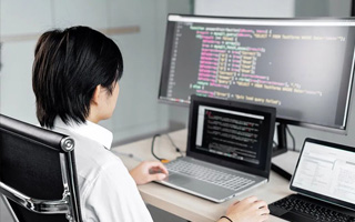 高平 ,php声明和调用变量的符号是什么？